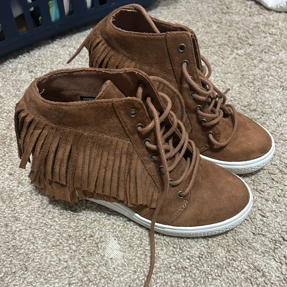Not rated fringe wedge tennis shoe